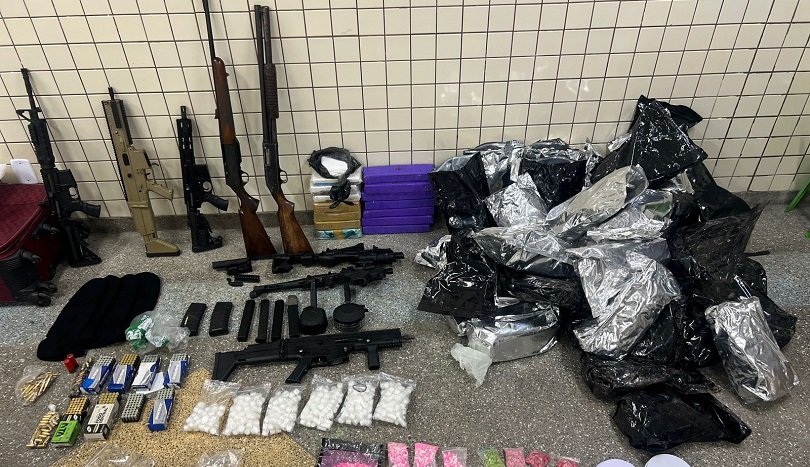 Polícia apreende fuzil, espingarda, rifle e submetralhadoras em Itinga