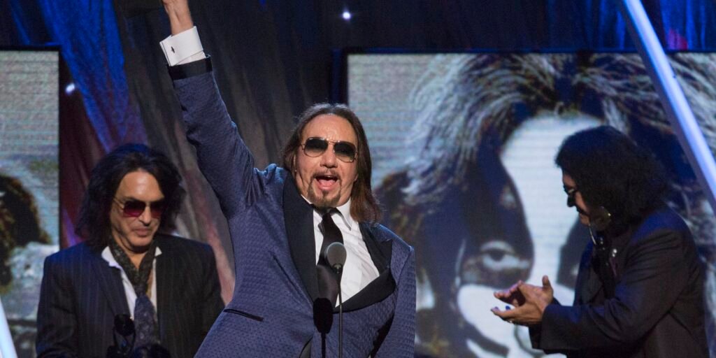 Ace Frehley, guitarrista fundador do Kiss, morre aos 74 anos