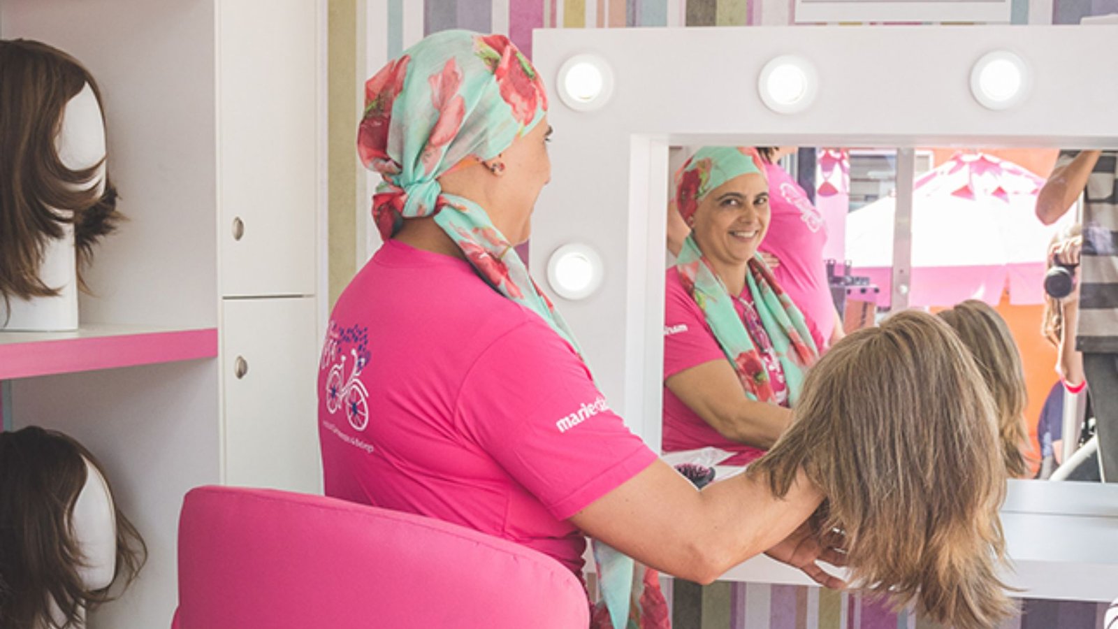 BNews Outubro Rosa: Veja como 420 mil cortes de cabelo devolveram o sorriso a quem enfrentou o câncer