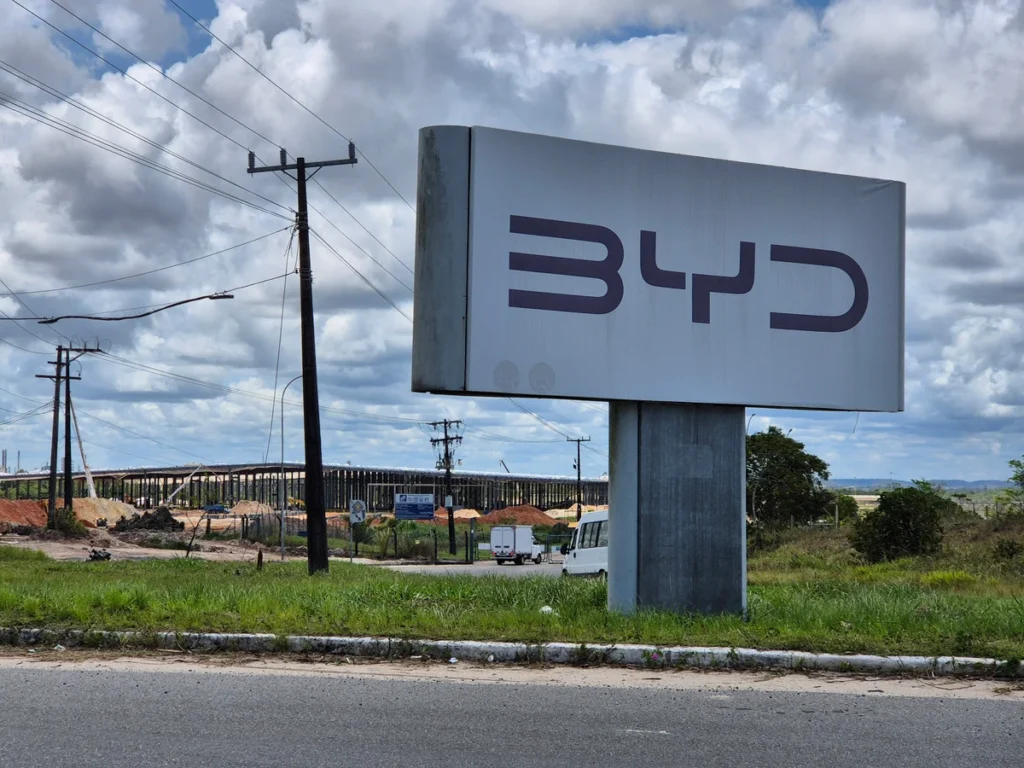 BYD abre 200 vagas de emprego na nova fábrica de Camaçari; veja como se candidatar