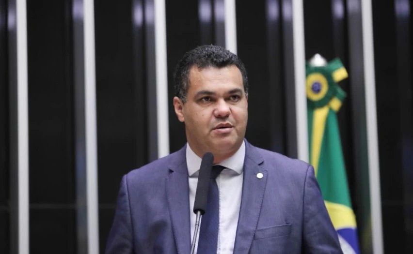 Deputado Dal é alvo da Operação Overclean e tem celular apreendido