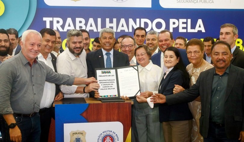 Jerônimo assina projetos de lei que reestruturam a organização da segurança pública na Bahia