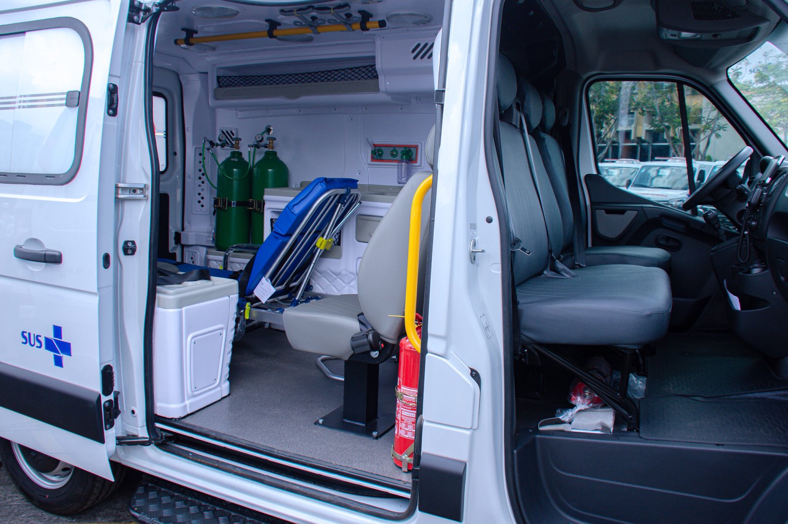 Lauro de Freitas recebe nova ambulância e amplia assistência no transporte de pacientes