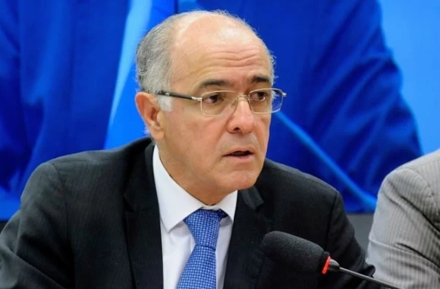 "Lula voltou a destruir os Correios e pode estar colocando a Petrobras no caminho de novo da Lava-Jato", denuncia Aleluia