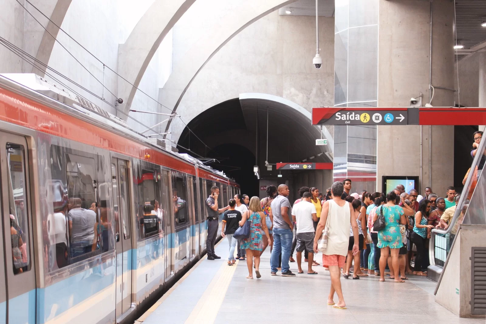 Metrô Bahia oferece vaga de emprego na área de Manutenção Civil