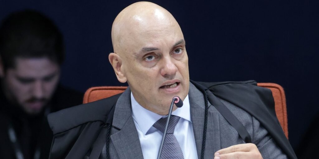 Moraes proíbe visita de presidente do PL a Bolsonaro