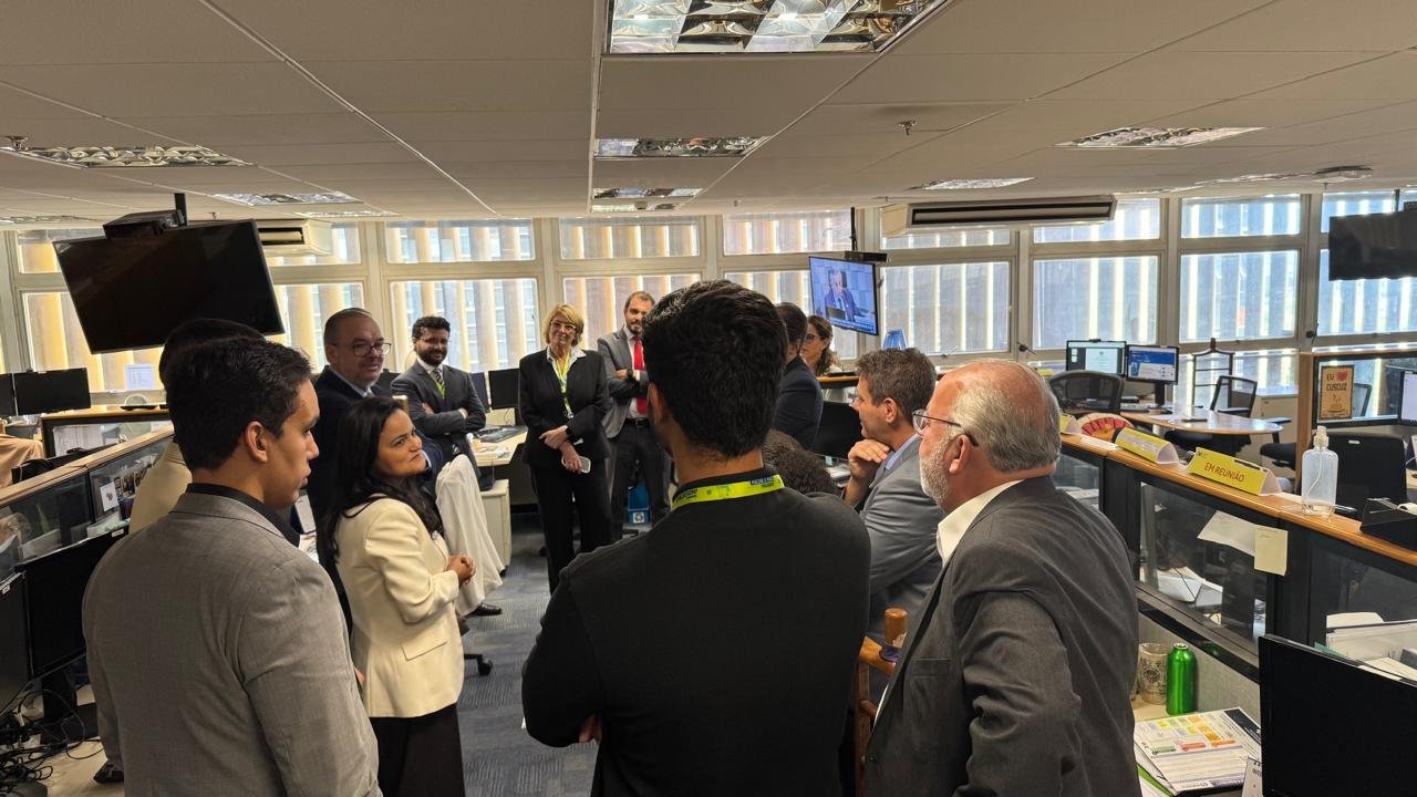 Prefeita de Lauro de Freitas trata sobre geração de empregos em viagem a Brasília -