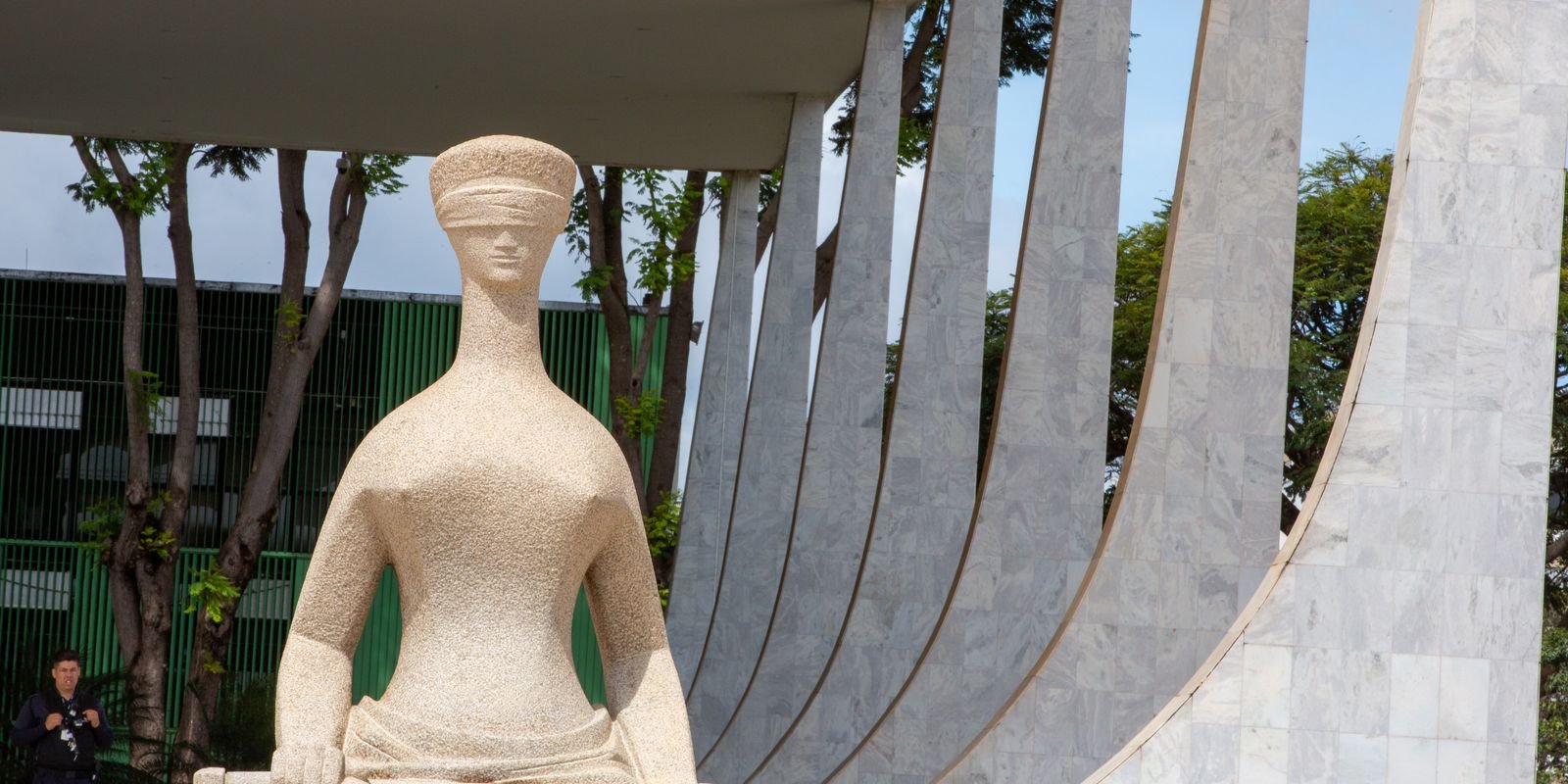 STF julgará se homem em união homoafetiva pode ter licença-maternidade