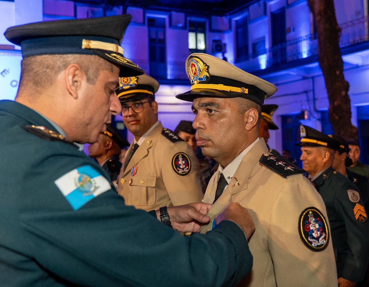 Capitão da PM/Bahia recebe condecoração no Rio de Janeiro