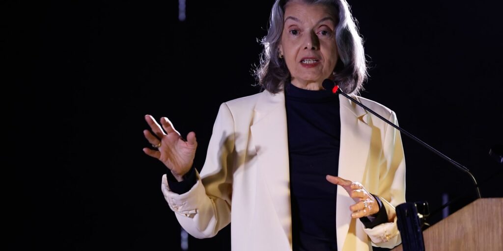 Carmén Lúcia: "ditadura é como erva daninha que precisa ser cortada"