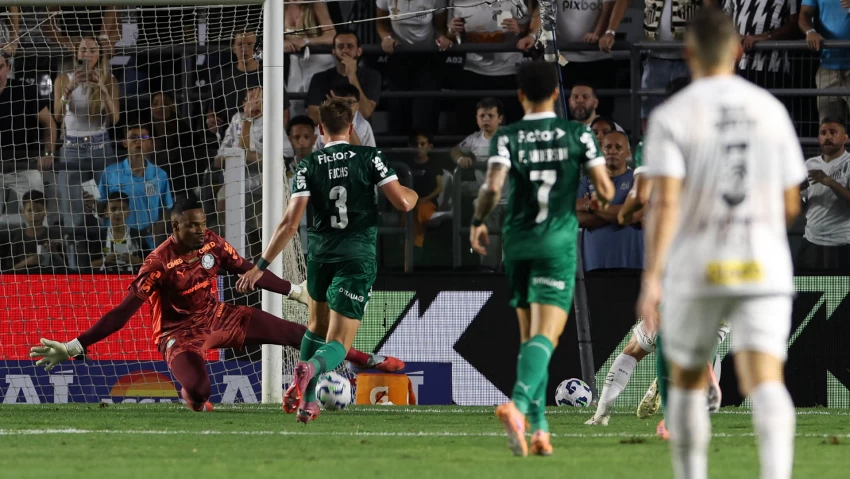 Gol no fim salva Santos, tira Palmeiras da liderança e recoloca o Vitória na zona de rebaixamento