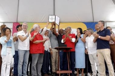 Governo do Estado autoriza pavimentação da BA-884 e entrega de equipamentos de segurança e saúde em Cairu | SECOM