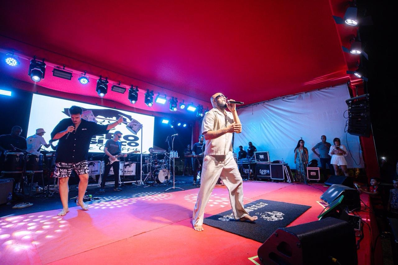 Grande adesão marca o Projeto “Vou na Praia”, acompanhado de perto pela Prefeita Débora Regis -