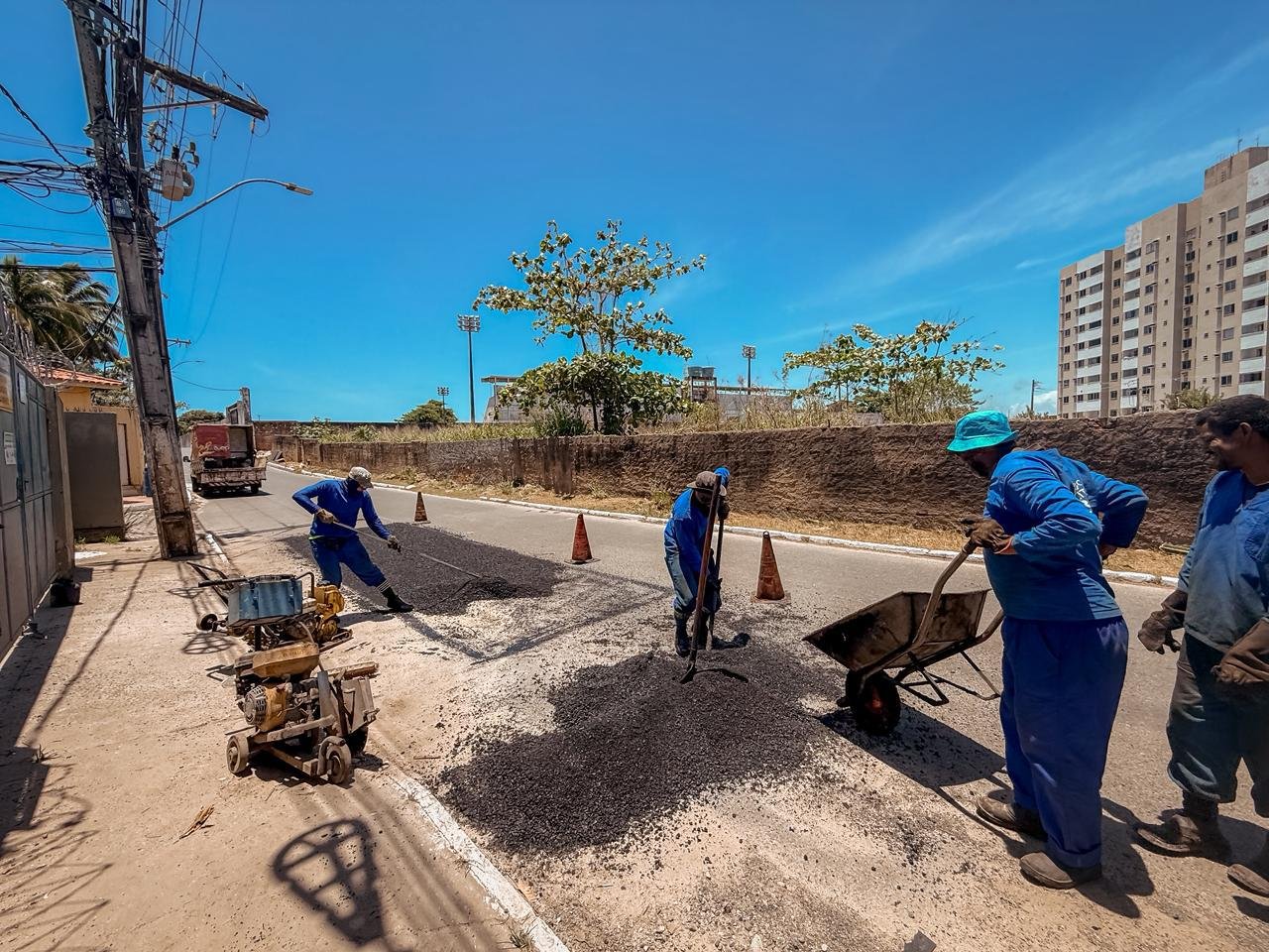 Prefeitura dá continuidade a Operação Buraco Zero em vias de Lauro de Freitas -