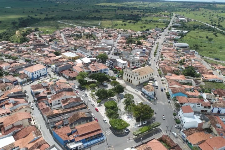 Projeto que autoriza empréstimo de R$ 40 milhões provoca alerta entre vereadores e moradores de Inhambupe