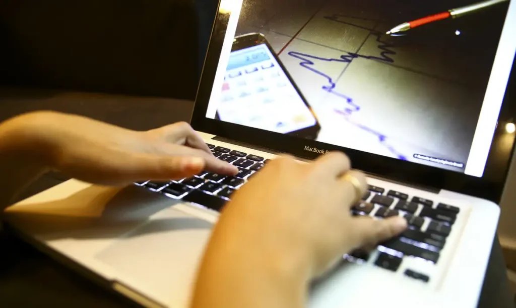 Proporção de quem estava em home office recua em 2024 e chega a 7,9%