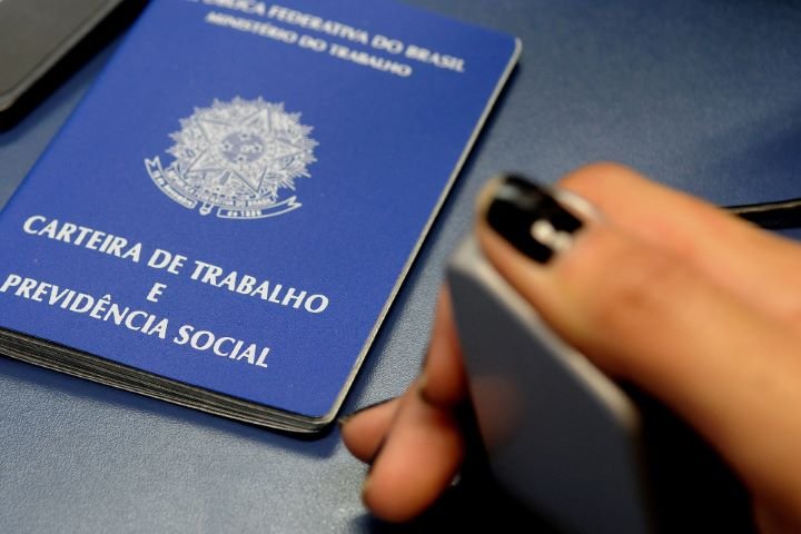 Taxa de desemprego cai para 5,4%, a menor desde 2012