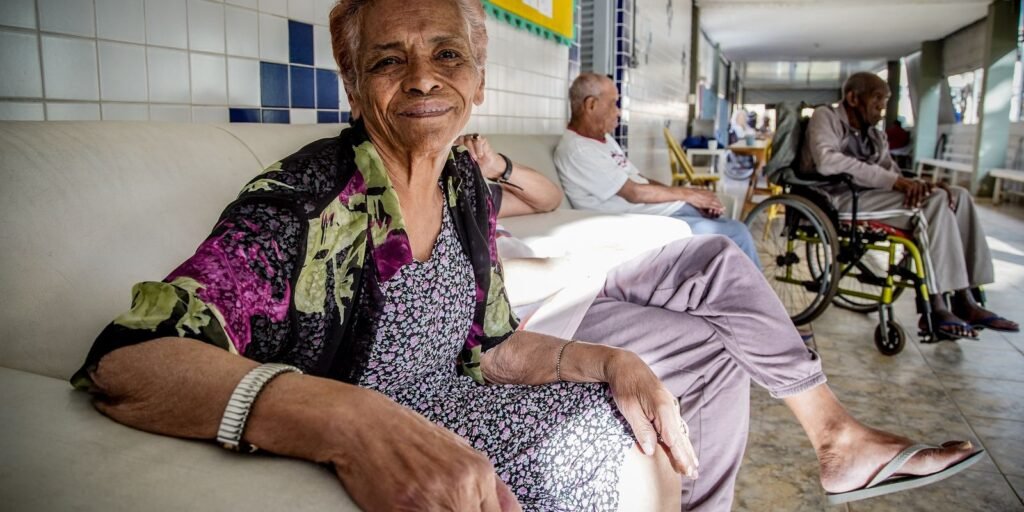 Tema da redação do Enem ajuda a debater etarismo, dizem professores 