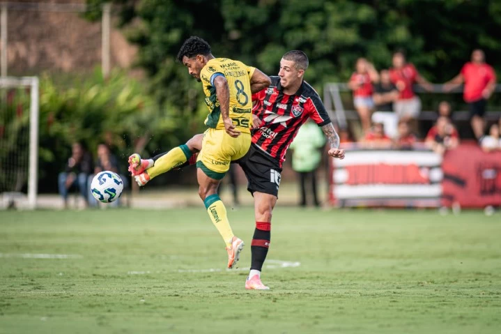 COLOSSAL TADAFILADO! Com Barradão lotado, Vitória broca o Mirassol e deixa zona