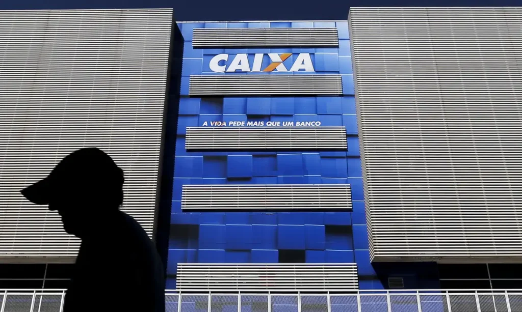 Concurso da Caixa com salário de até R$ 16,4 mil encerra inscrições nesta segunda-feira