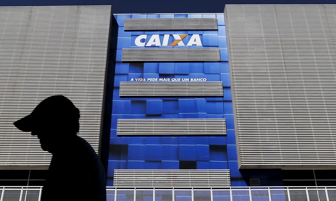 Concurso da Caixa com salário de até R$ 16,4 mil encerra inscrições nesta segunda-feira