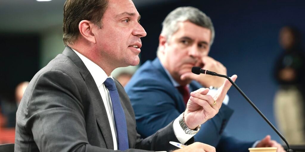 Moraes envia ao MJ formalização da extradição de Ramagem