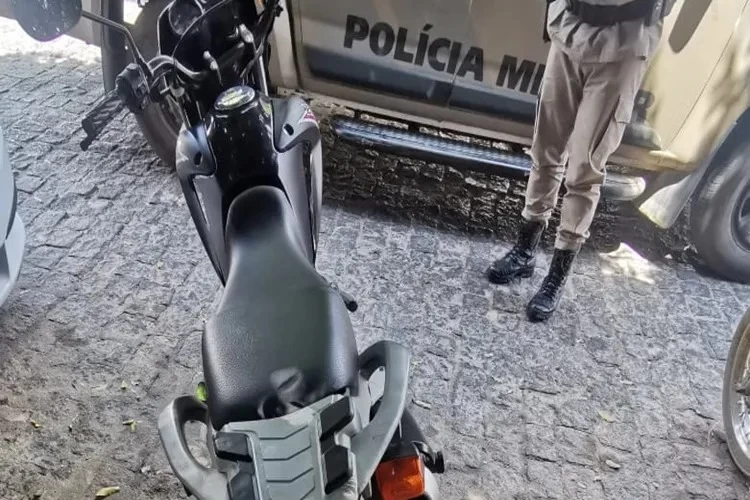 Motocicleta furtada é recuperada pela PM em Guanambi