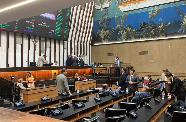 Oposição obstrui sessão na ALBA por mais de 12 horas contra novos empréstimos de Jerônimo
