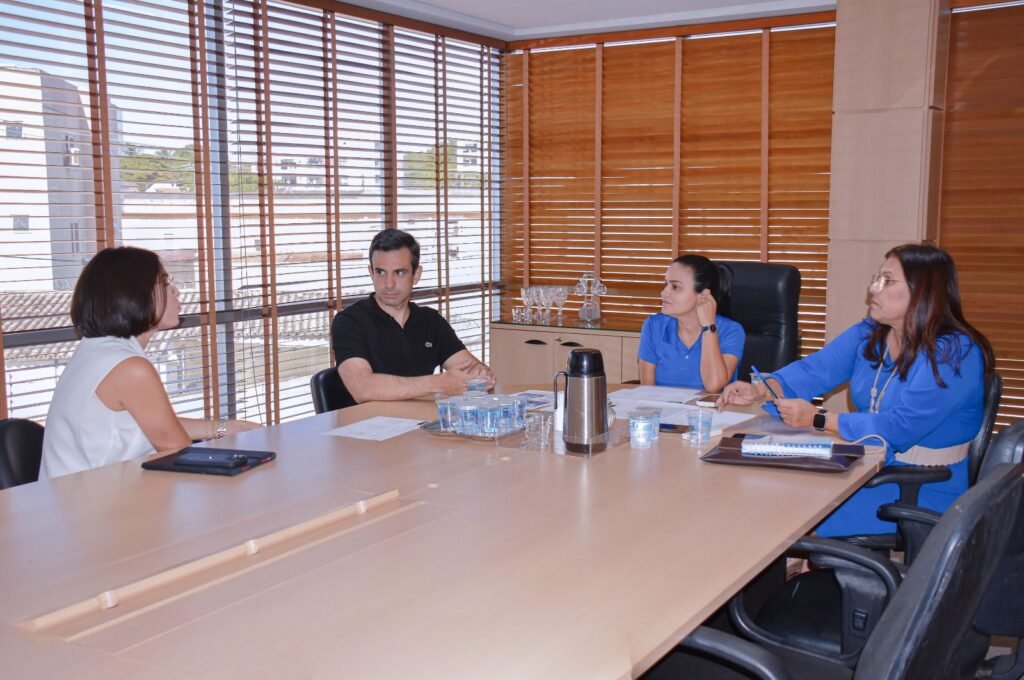 Prefeita Débora Regis reforça parceria com a Construtora Tenda e amplia contrapartidas sociais -