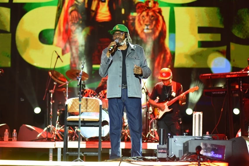 SÓ VERDADES! Edson Gomes detona a violência na Bahia no Virada Salvador