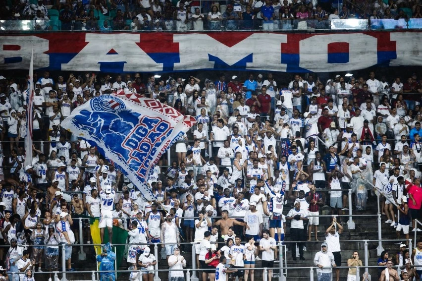 Torcedores do Bahia ironizam recorde do Vitória e lembram Fonte Nova com mais de 110 mil pessoas