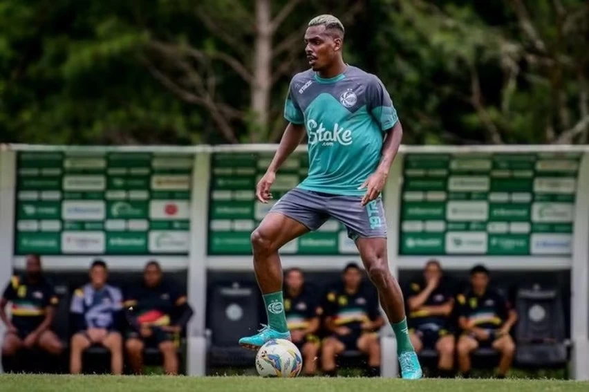 Vitória acerta com Caíque Gonçalves e fecha primeiro reforço para 2026