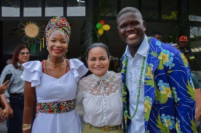 Débora Regis sanciona lei que cria políticas de saúde integral para população negra e quilombola