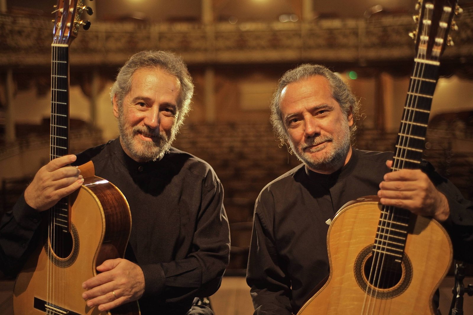 dois-cerebros,-um-comportamento