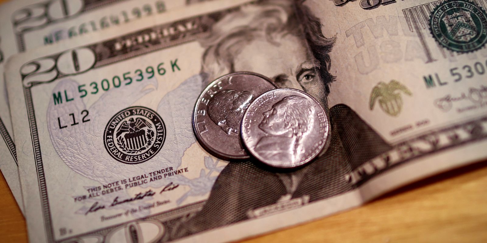 Dólar cai para R$ 5,37 com redução de preocupações com Venezuela