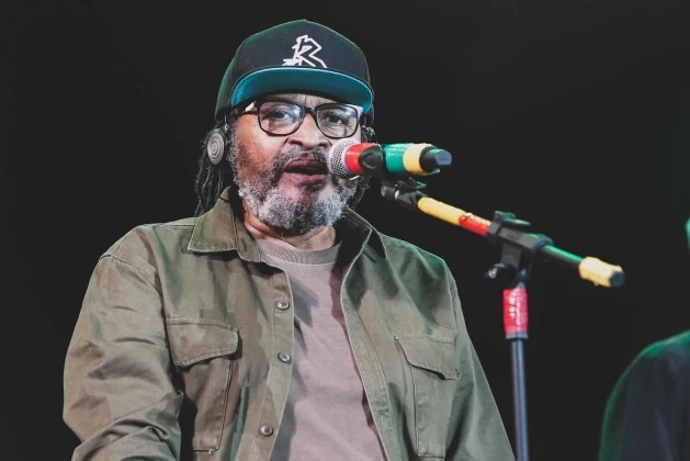 Edson Gomes critica presença de pornografia em músicas