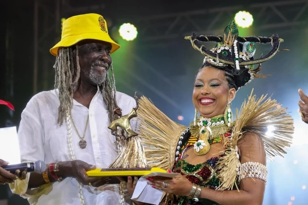 Ilê Ayiê escolhe Carol Xavier como nova Deusa do Ébano na 45ª Noite da Beleza Negra