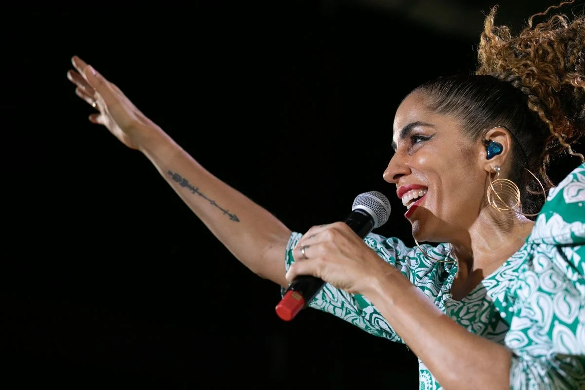 Márcia Castro faz show gratuito com participações especiais no Centro Histórico