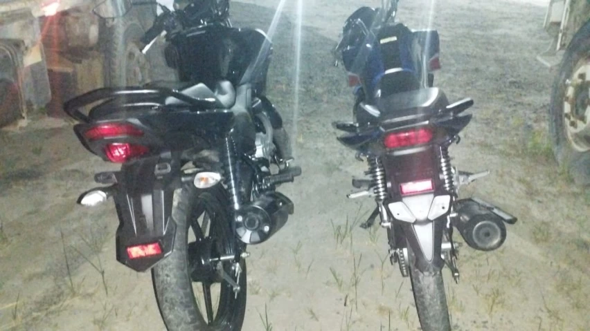 Polícia acaba com festas de "paredão" e apreende motos na Orla de Salvador