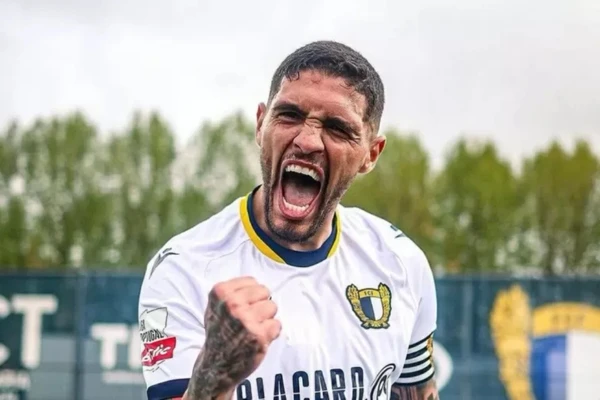 Reposição de Halter? Vitória fecha contratação de zagueiro que se destacou no exterior