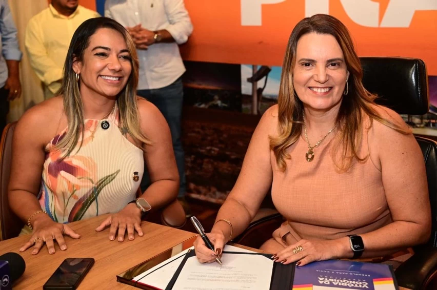 Vitória da Conquista cria Secretaria de Relações Institucionais e Sheila Lemos empossa primeira titular