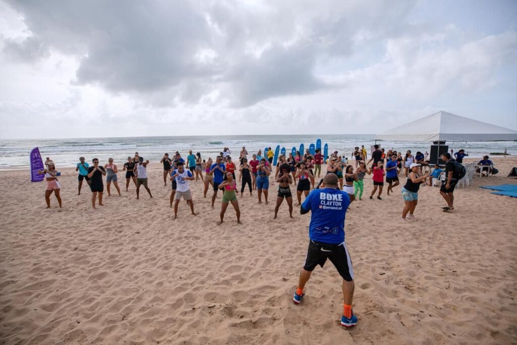 1ª edição do “Vou à Praia” atrai centenas de pessoas à Praia de Ipitanga -