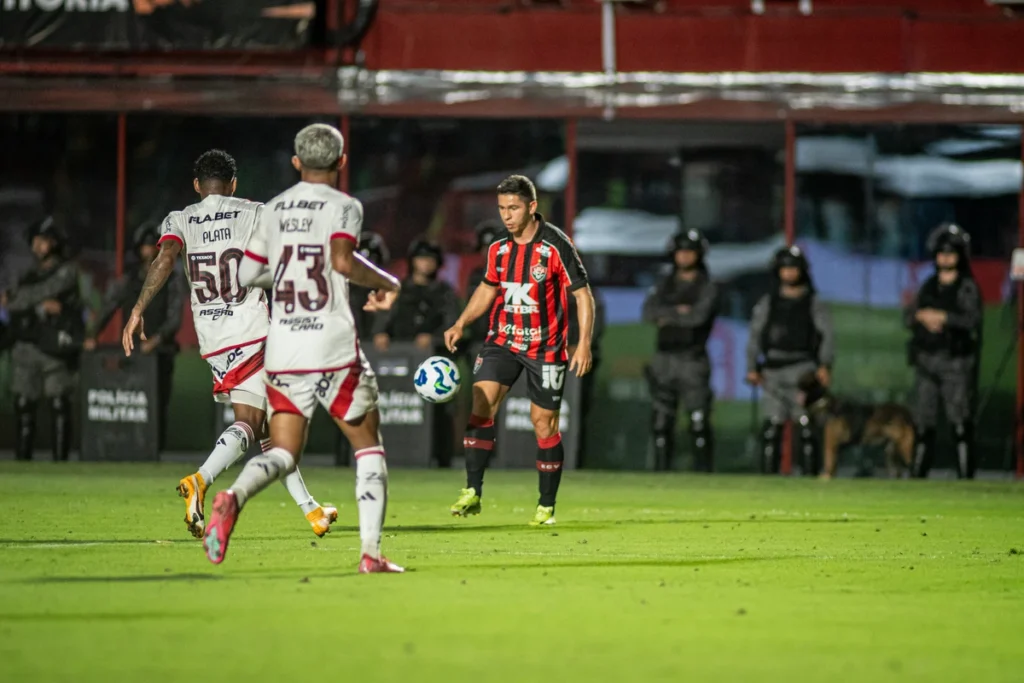 Jogo entre Vitória e Flamengo terá distribuição de ingressos e camisas; saiba como ganhar