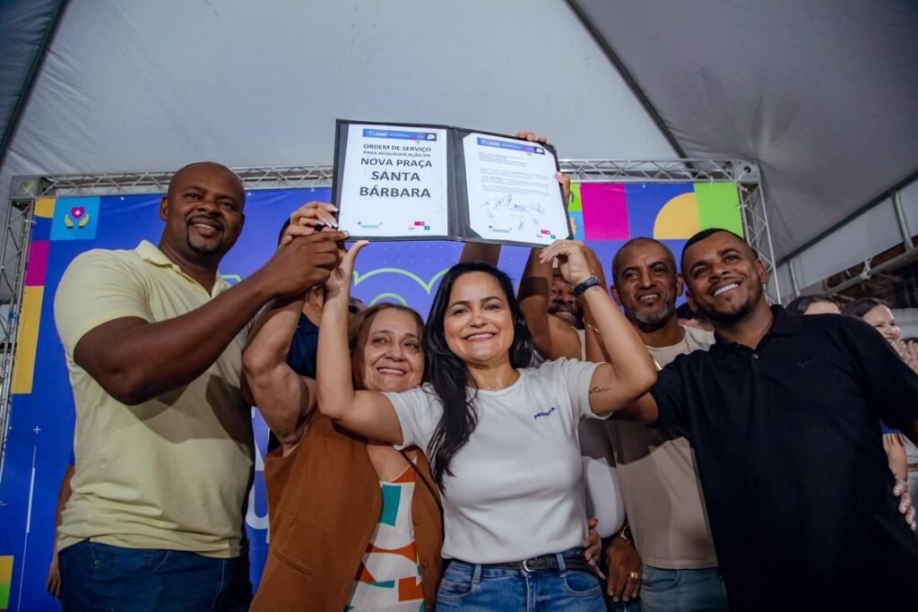 Prefeita Débora Regis assina ordem de serviço para requalificação da Praça Santa Bárbara -