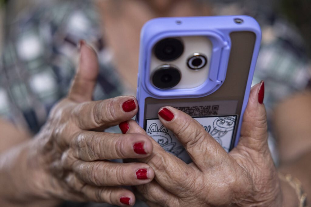 vicio-de-idosos-em-celular-aumenta-risco-de-doencas-e-golpes-digitais