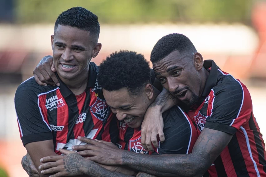 Vitória atropela o Galícia no Barradão e confirma classificação no Campeonato Baiano