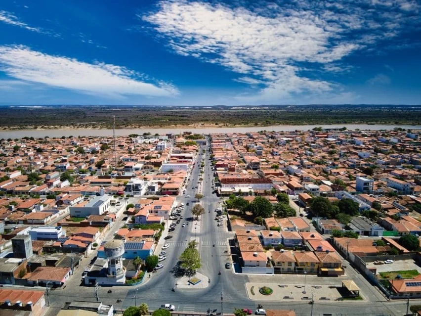 Cidade de Xique-Xique fica 100% sem energia e ex-prefeito pede a Jerônimo intervenção: “Quedas constantes”