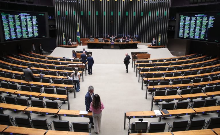 Discussão e votação de propostas legislativas. Dep. Icaro de Valmir (PL-SE)