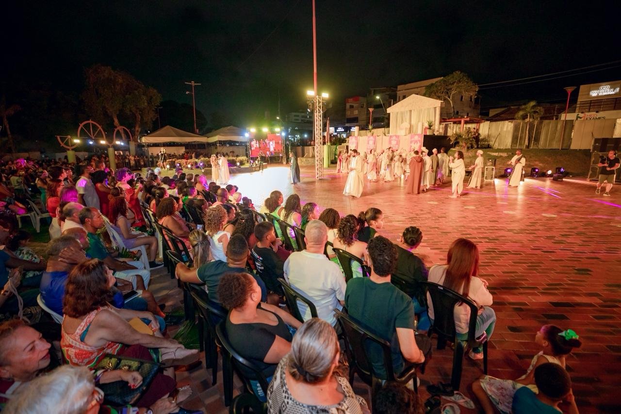 Espetáculo da Paixão de Cristo emociona multidão e encerra com sucesso em Lauro de Freitas -