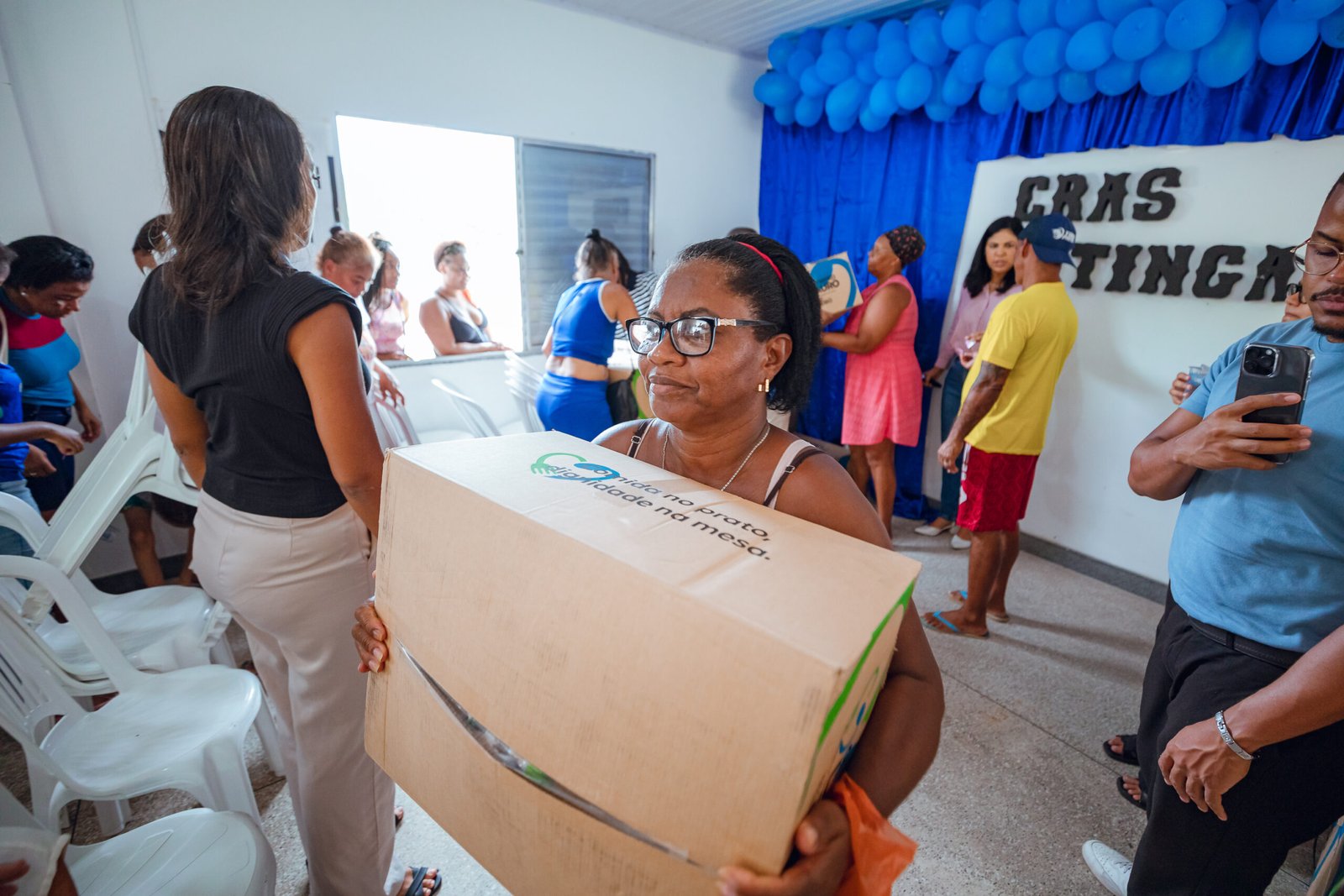 Prefeita Débora Regis entrega cestas do Alimenta Lauro e beneficia 600 famílias -